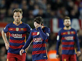 Barcelona slump to a third con...
